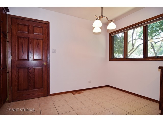740 Maple Ln, Hoffman Estates, IL 60169 photo 5
