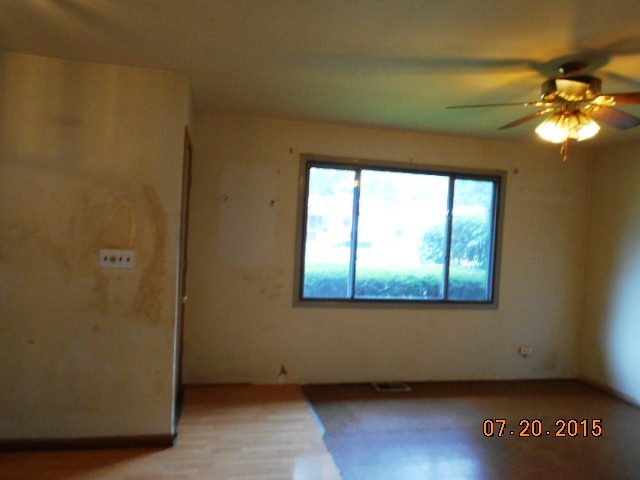 379 E Norman Ln, Wheeling, IL 60090 photo 7