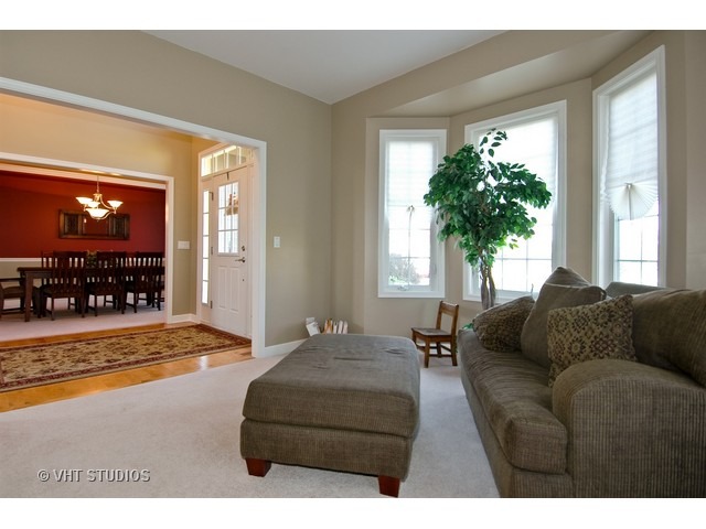 1902 Black Oak Dr, Mchenry, IL 60050 photo 2