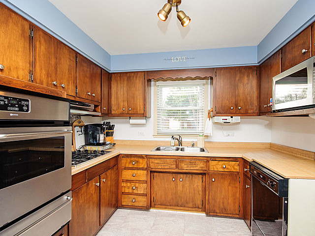 15315 Harding Ave, Midlothian, IL 60445 photo 5