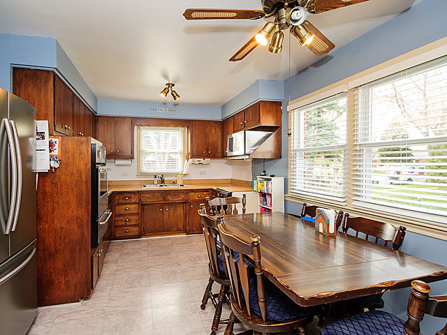15315 Harding Ave, Midlothian, IL 60445 photo 4