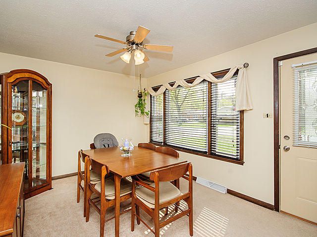 15315 Harding Ave, Midlothian, IL 60445 photo 2