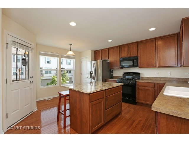 242 Devoe Dr, Oswego, IL 60543 photo 4