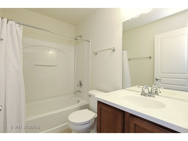 242 Devoe Dr, Oswego, IL 60543 photo 14