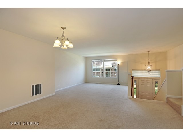 242 Devoe Dr, Oswego, IL 60543 photo 2