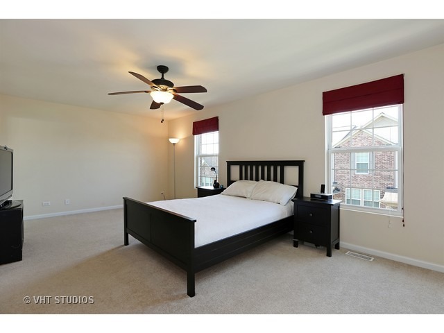 242 Devoe Dr, Oswego, IL 60543 photo 9