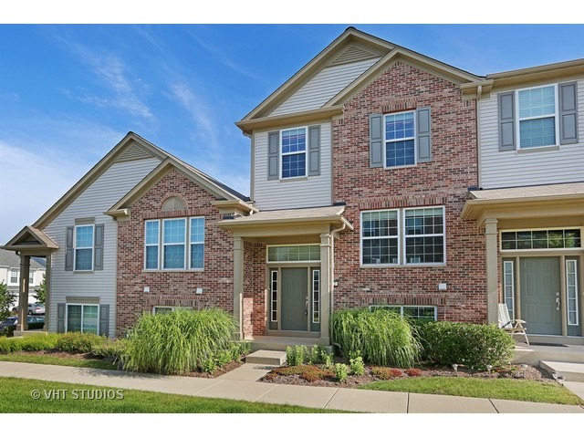 242 Devoe Dr, Oswego, IL 60543 photo 1