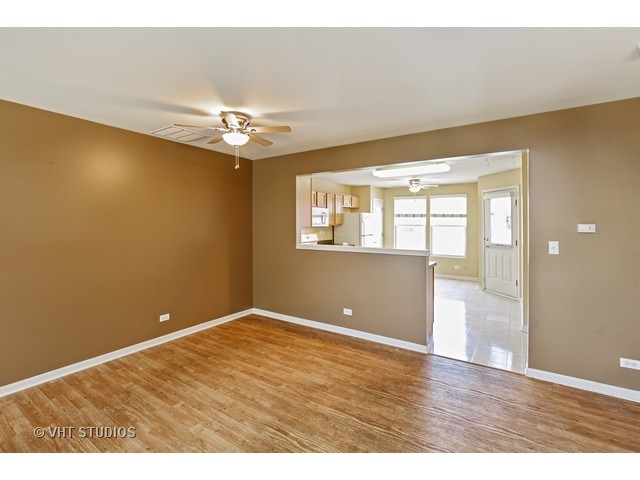 2515 Emily Ln, Elgin, IL 60123 photo 4