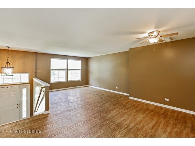 2515 Emily Ln, Elgin, IL 60123 photo 1