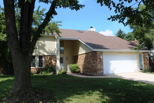 1853 Golf Dr, Naperville, IL 60565 photo 1
