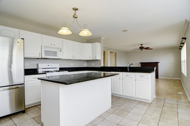 1935 Spinnaker Ct, Aurora, IL 60503 photo 11