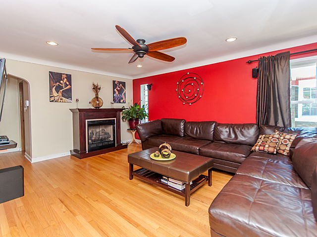 6536 W Sinclair Ave, Berwyn, IL 60402 photo 2