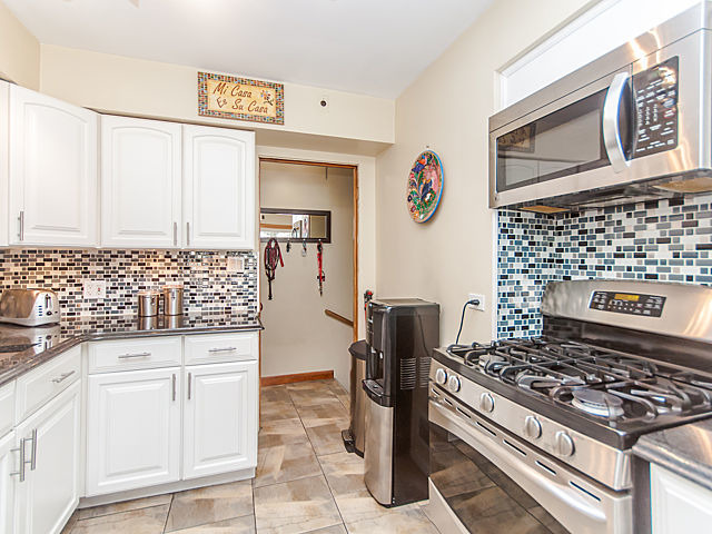 6536 W Sinclair Ave, Berwyn, IL 60402 photo 9