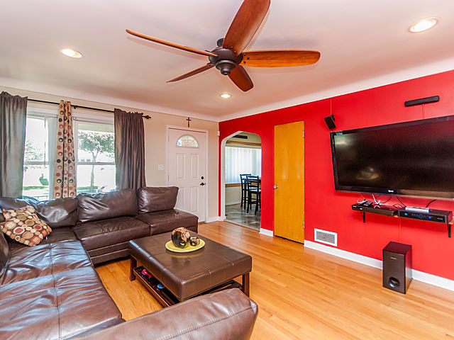 6536 W Sinclair Ave, Berwyn, IL 60402 photo 4