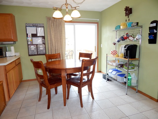 739 Ballymore Rd, Roscoe, IL 61073 photo 8