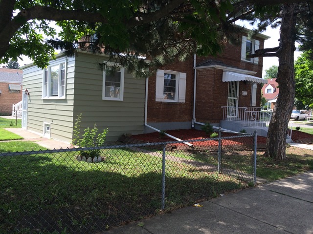 6740 S Lawndale Ave, Chicago, IL 60629 photo 2