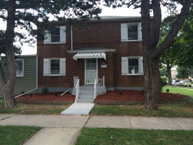 6740 S Lawndale Ave, Chicago, IL 60629 photo 1