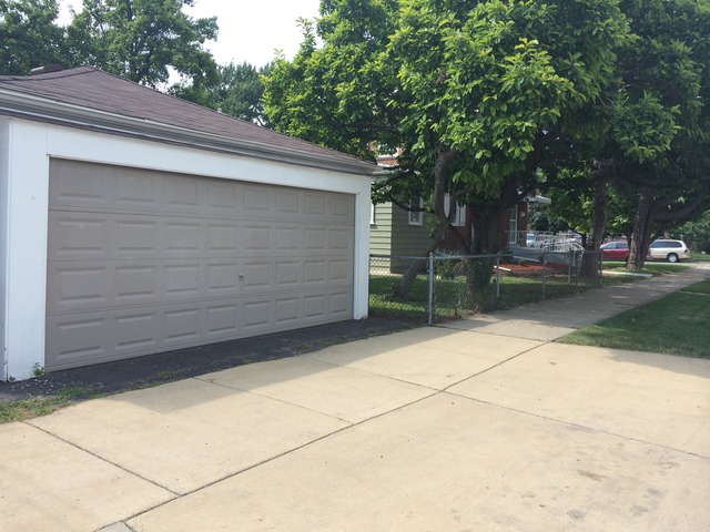 6740 S Lawndale Ave, Chicago, IL 60629 photo 3