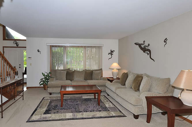 665 Greenview Ln, Wheeling, IL 60090 photo 2