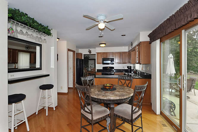 665 Greenview Ln, Wheeling, IL 60090 photo 5