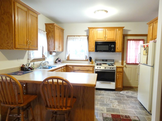 424 E 4th St, Lockport, IL 60441 photo 4