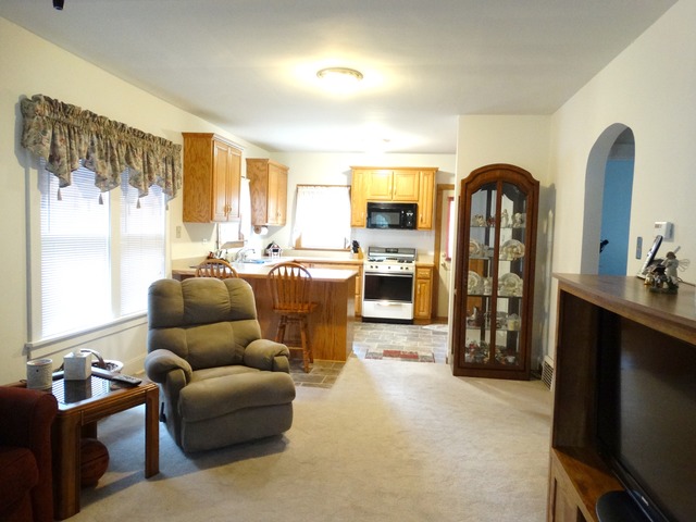 424 E 4th St, Lockport, IL 60441 photo 2