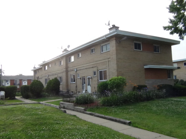 9666 Lois Dr, Des Plaines, IL 60016 photo 4