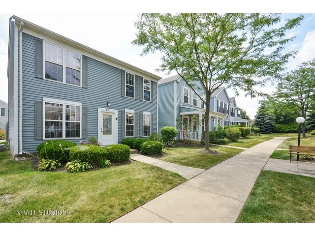 1017 Symphony Dr, Aurora, IL 60504 photo 1