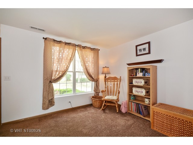 1017 Symphony Dr, Aurora, IL 60504 photo 4
