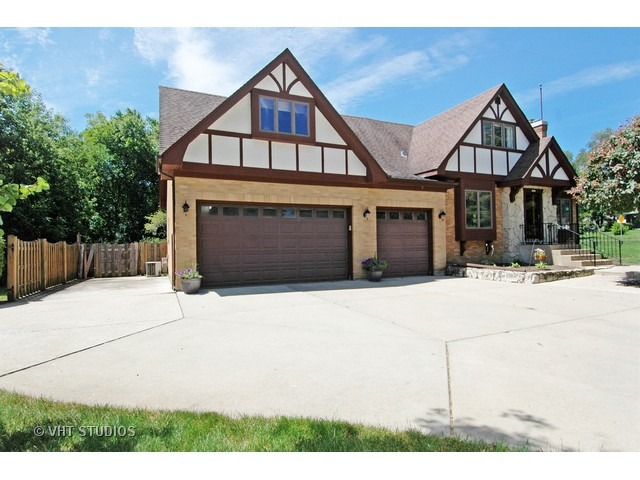1515 N Harrison St, Algonquin, IL 60102 photo 2