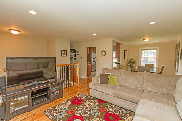 645 Washington Blvd, Hoffman Estates, IL 60169 photo 5