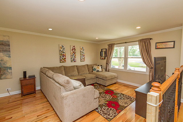 645 Washington Blvd, Hoffman Estates, IL 60169 photo 3