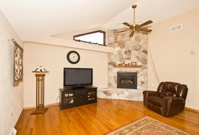 15200 S Michael Dr, Plainfield, IL 60544 photo 5