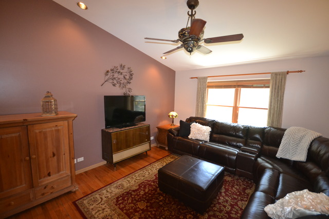 1006 Oakleaf Ave, Mchenry, IL 60050 photo 1