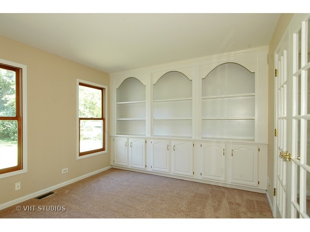 1090 Willoby Ln, Elgin, IL 60120 photo 8