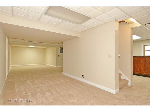 1090 Willoby Ln, Elgin, IL 60120 photo 9