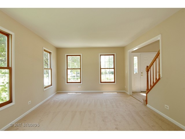 1090 Willoby Ln, Elgin, IL 60120 photo 3