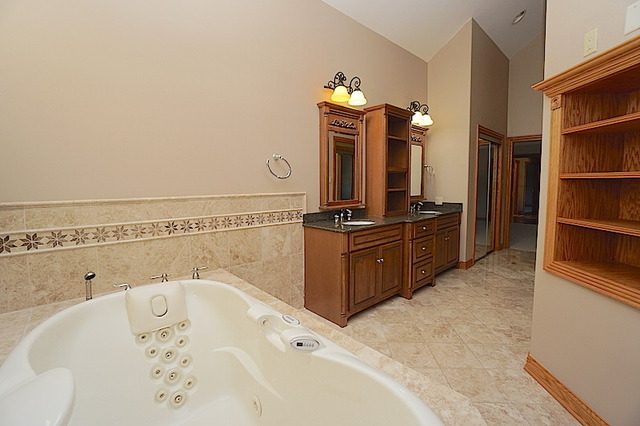 3928 White Eagle Dr, Naperville, IL 60564 photo 13