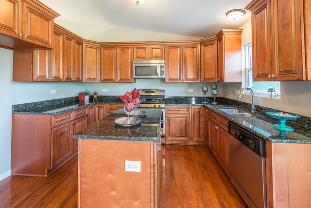 834 Mary Byrne Dr, Chicago Heights, IL 60411 photo 1