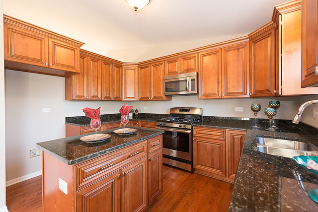 834 Mary Byrne Dr, Chicago Heights, IL 60411 photo 2