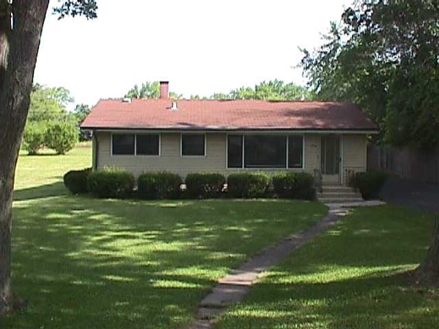 916 W Plum St, Mchenry, IL 60051 photo 2