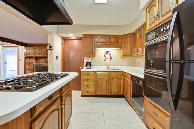 475 Bode Rd, Hoffman Estates, IL 60169 photo 2