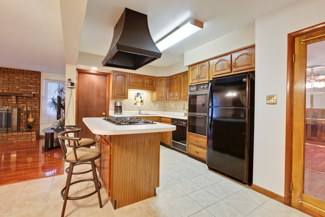 475 Bode Rd, Hoffman Estates, IL 60169 photo 4