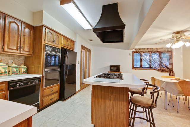 475 Bode Rd, Hoffman Estates, IL 60169 photo 3