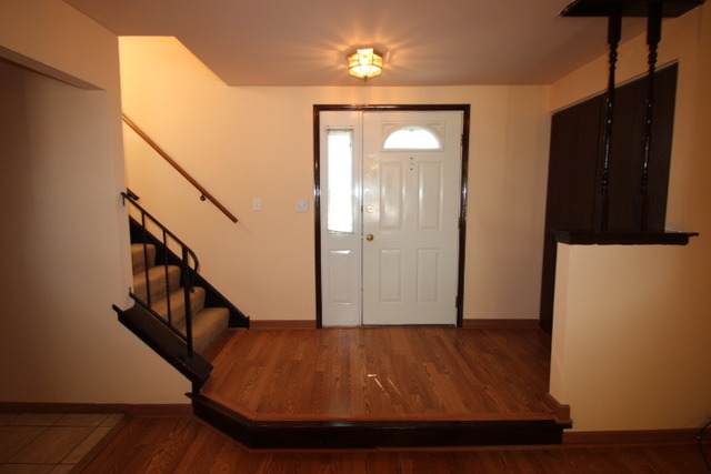 751 Cimarron Dr, Carol Stream, IL 60188 photo 3