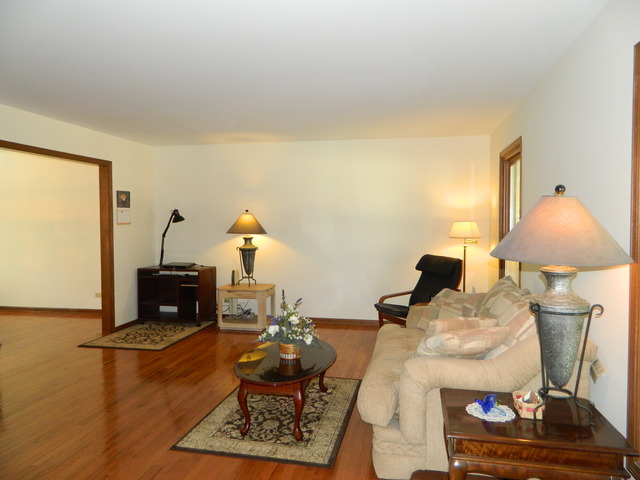 3845 Bernay Ln, Hoffman Estates, IL 60192 photo 4