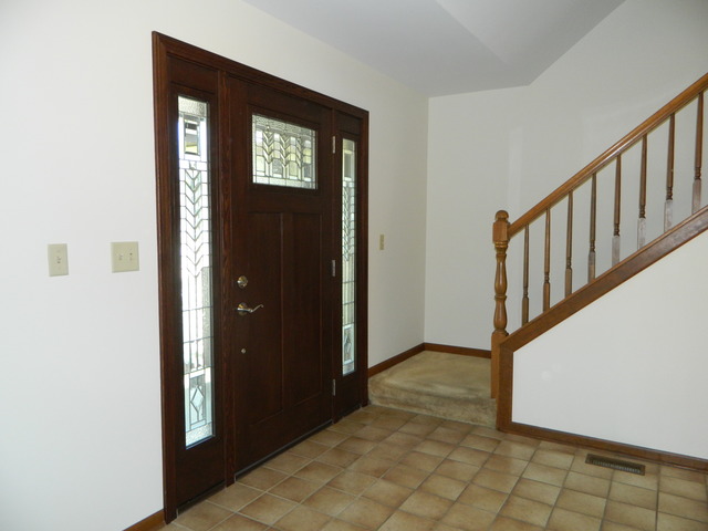 3845 Bernay Ln, Hoffman Estates, IL 60192 photo 2