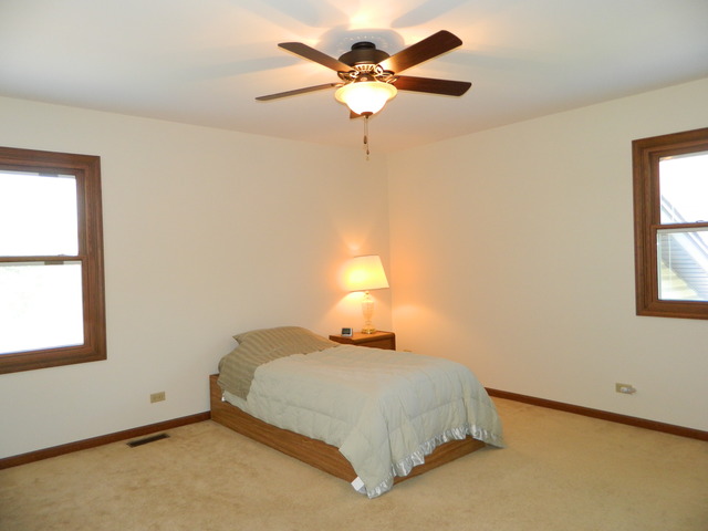 3845 Bernay Ln, Hoffman Estates, IL 60192 photo 14