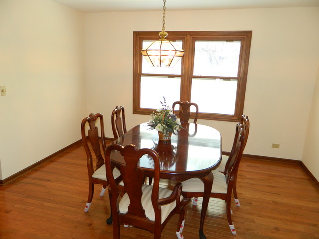 3845 Bernay Ln, Hoffman Estates, IL 60192 photo 5