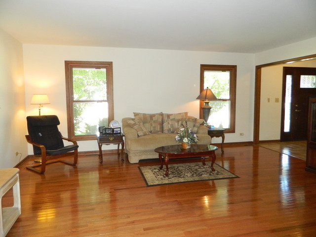3845 Bernay Ln, Hoffman Estates, IL 60192 photo 3